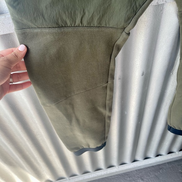 2 tone Nike Tech olive joggers (L) - Picture 4 of 8